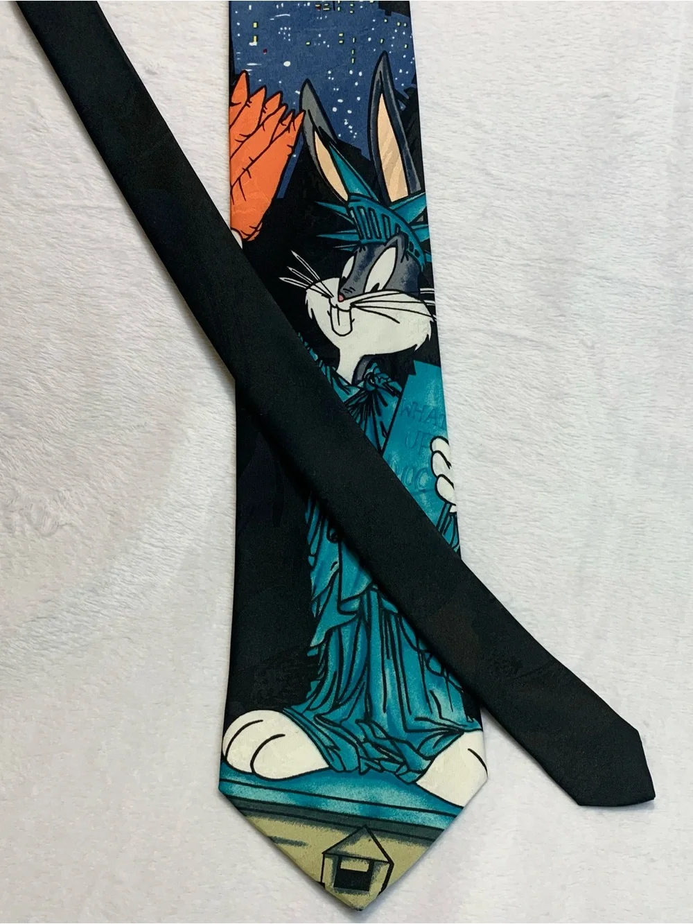 Vintage 1995 Looney Tunes Mania Bugs Bunny Statue of Liberty Silk Necktie